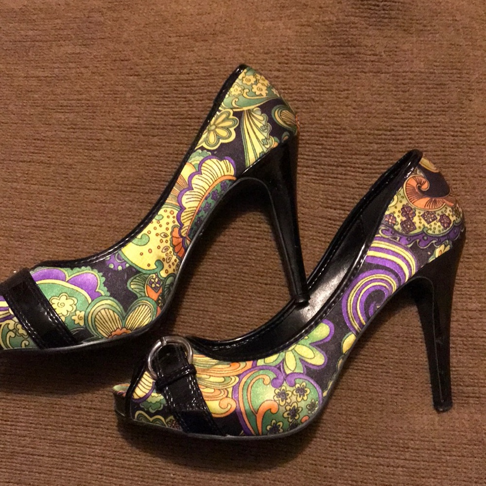Sarah Jayne Peep Toe Heels 8M